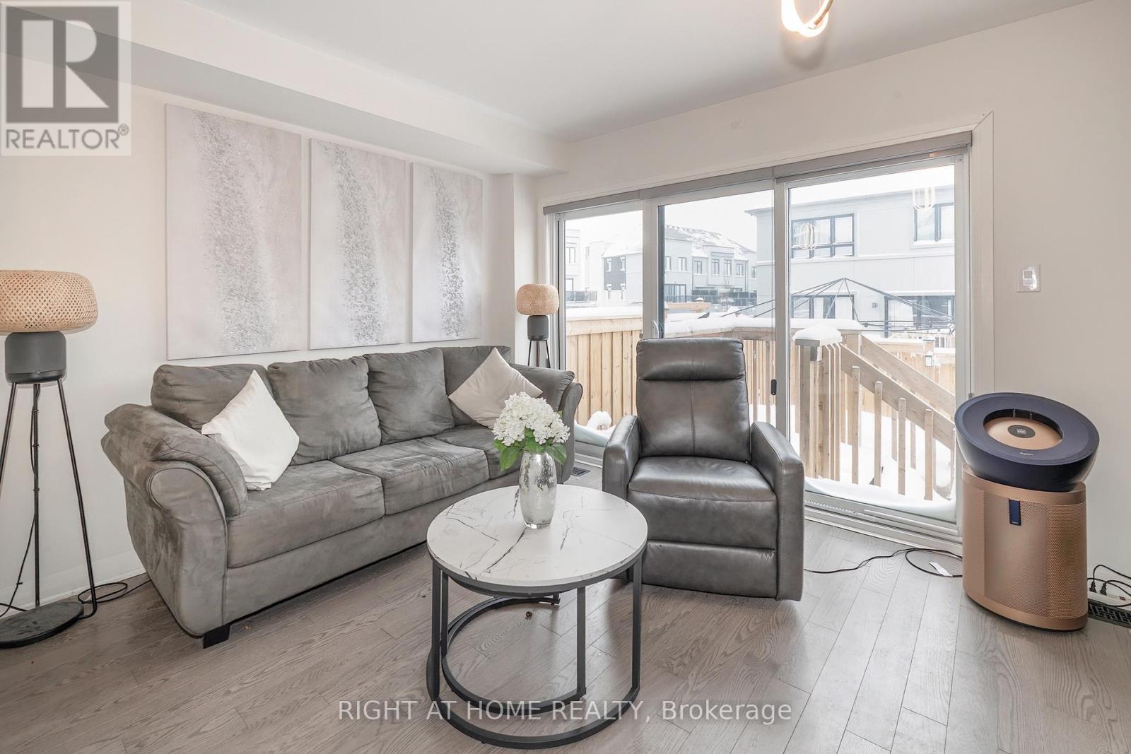 Townhouse at 30 CASPIAN SQUARE, Clarington
