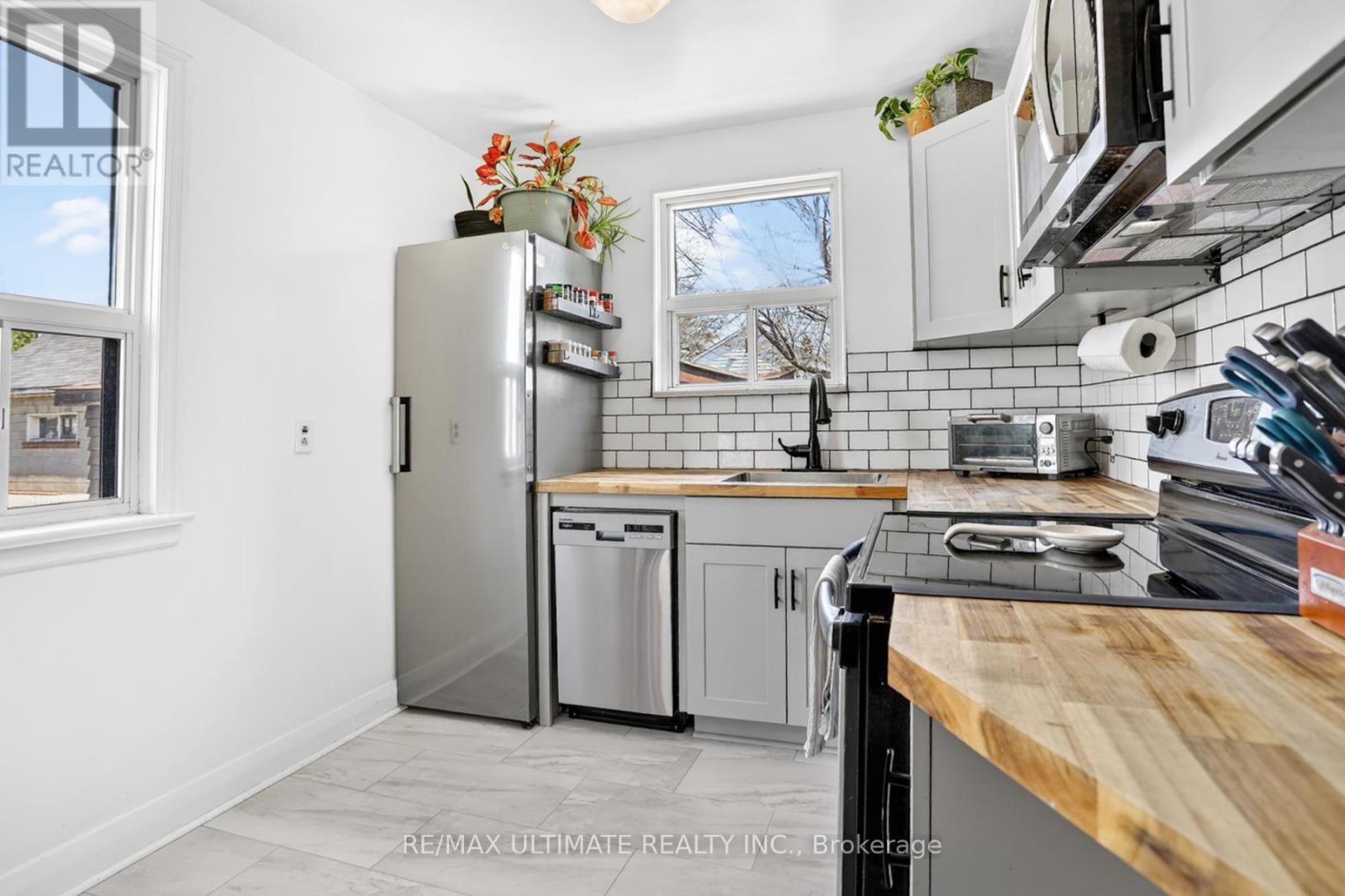 Detached at 37 BEXHILL AVENUE, Toronto