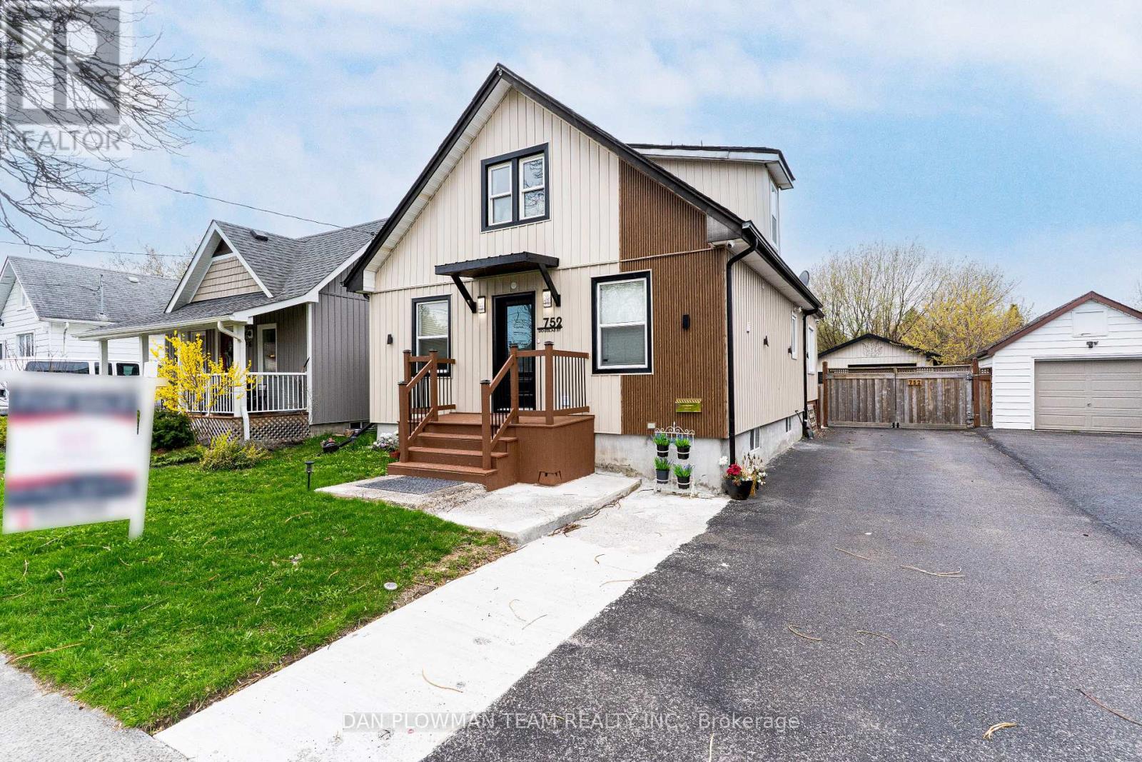 Detached at 752 DOUGLAS STREET, Oshawa (Lakeview)