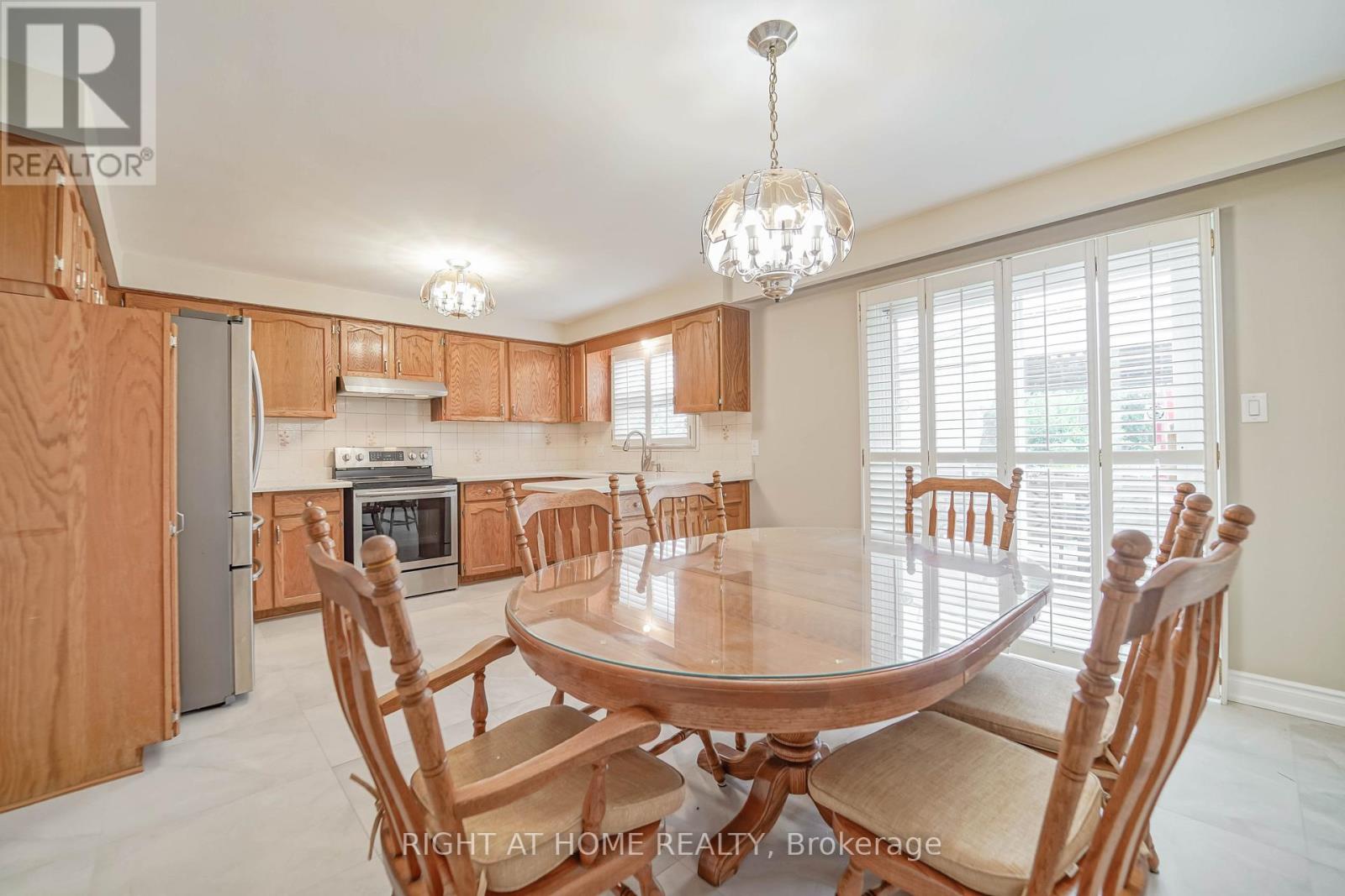 Detached at 2 LAPWORTH CRESCENT, Toronto