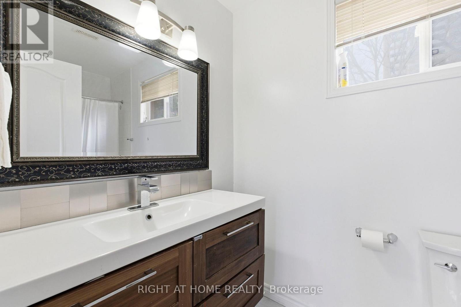 Townhouse at 20 - 138 HOMESTEAD ROAD, Toronto
