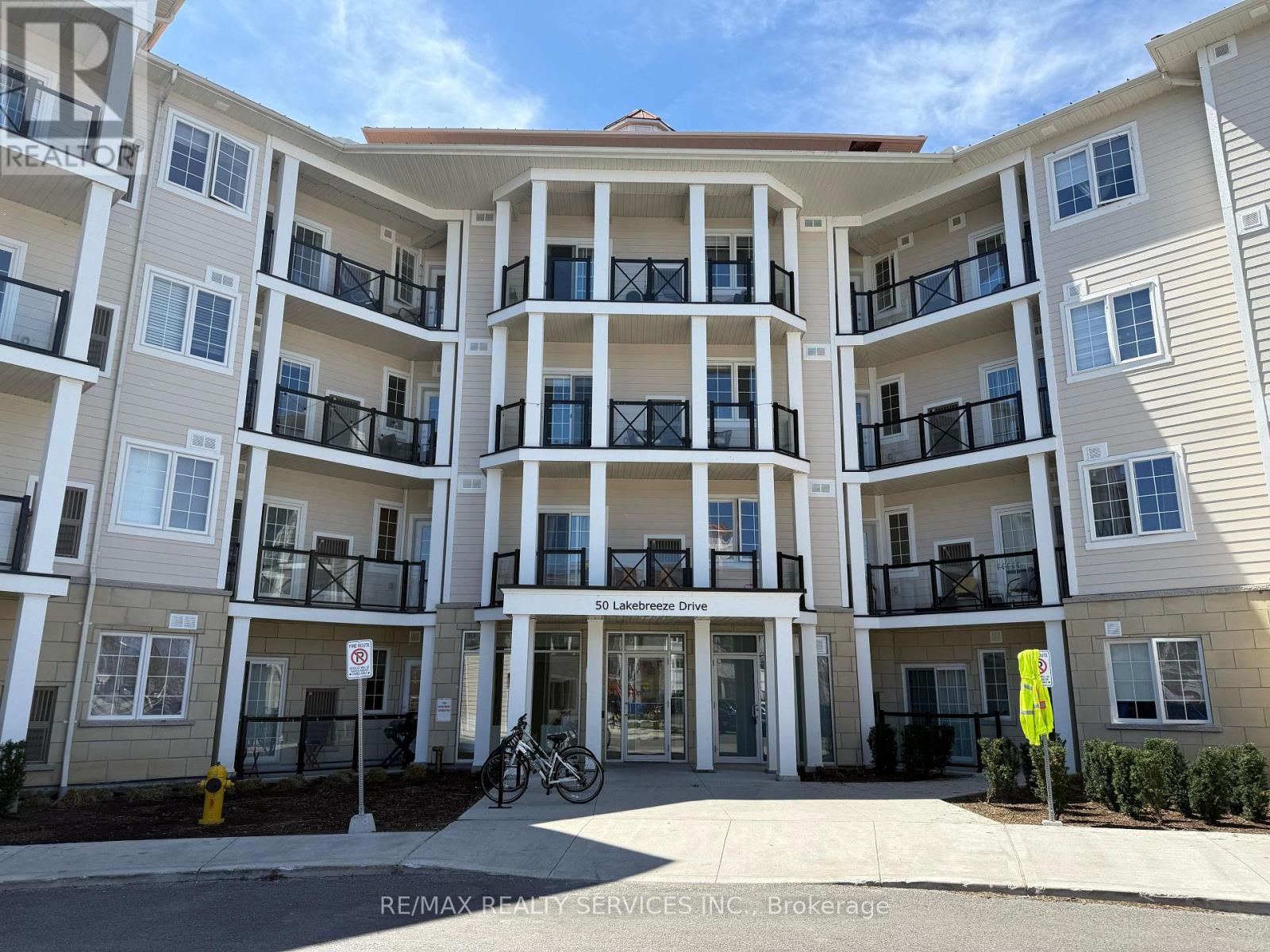 Apartment at 229 - 50 LAKEBREEZE DRIVE, Clarington (Newcastle)