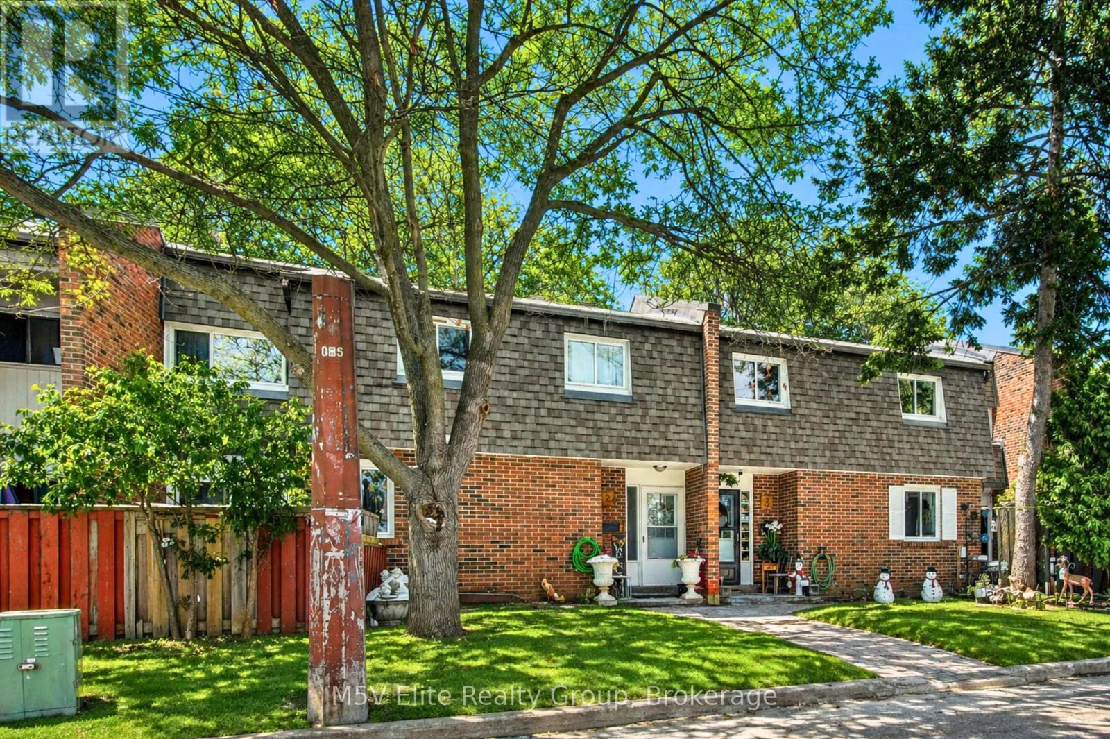Townhouse at 2 - 105 DOVEDALE DRIVE, Whitby (Downtown Whitby)