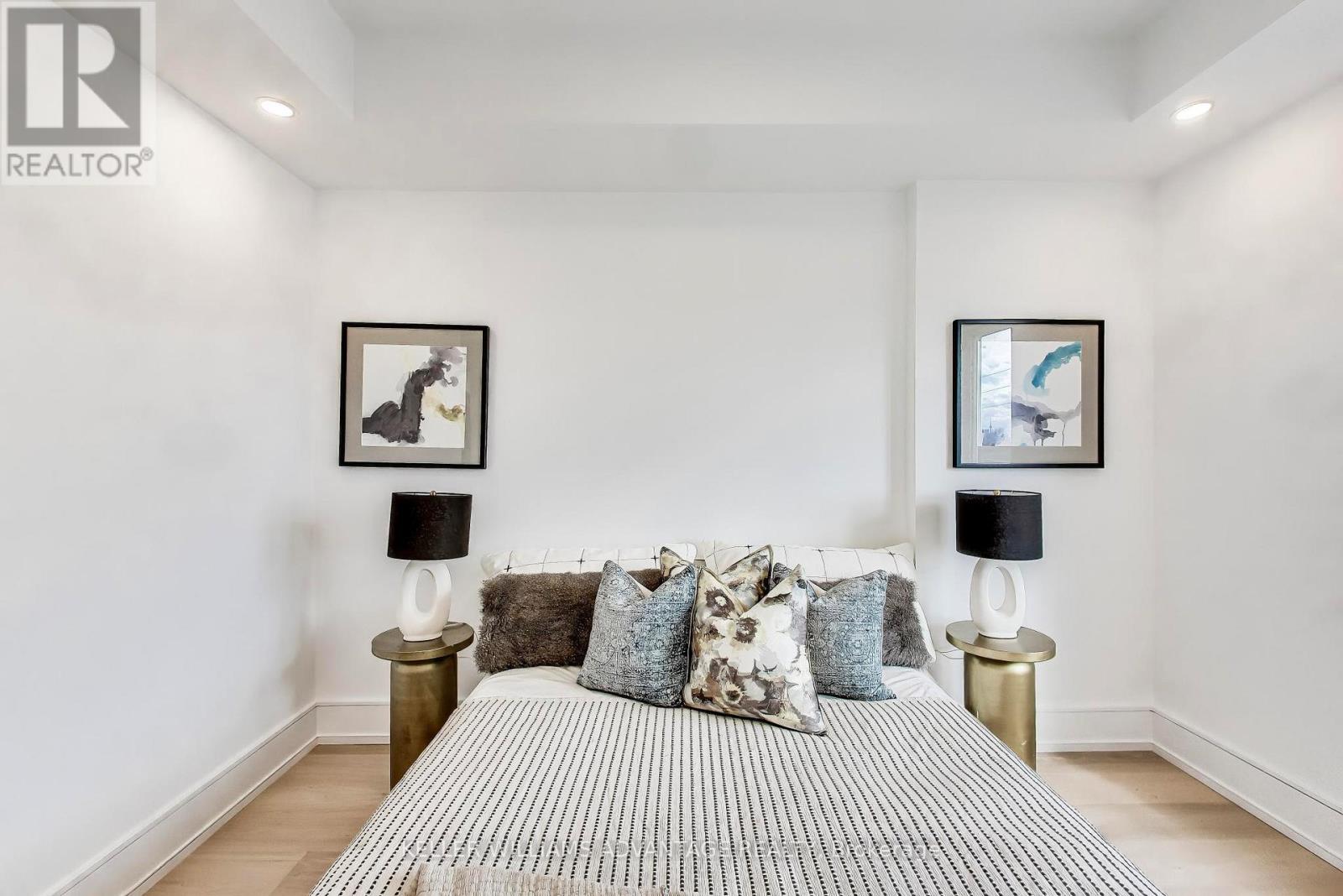 Detached at 104 YARDLEY AVENUE, Toronto