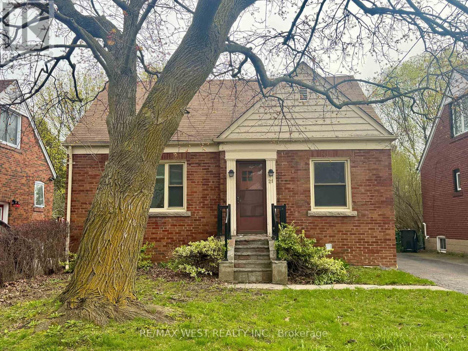 Detached at 21 PLAXTON DRIVE, Toronto (O'Connor-Parkview)