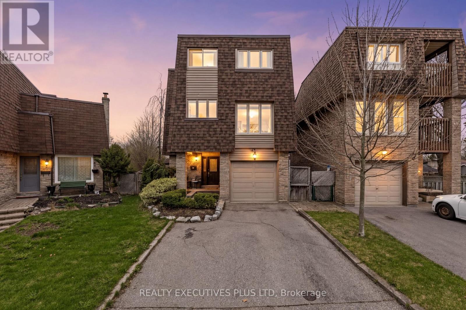 Detached at 25 GRAHAM COURT, Whitby (Pringle Creek)