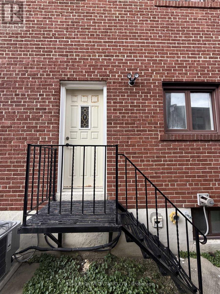 Semi-Detached/Link at REAR - 214 FAIRGLEN AVENUE, Toronto (L'Amoreaux)