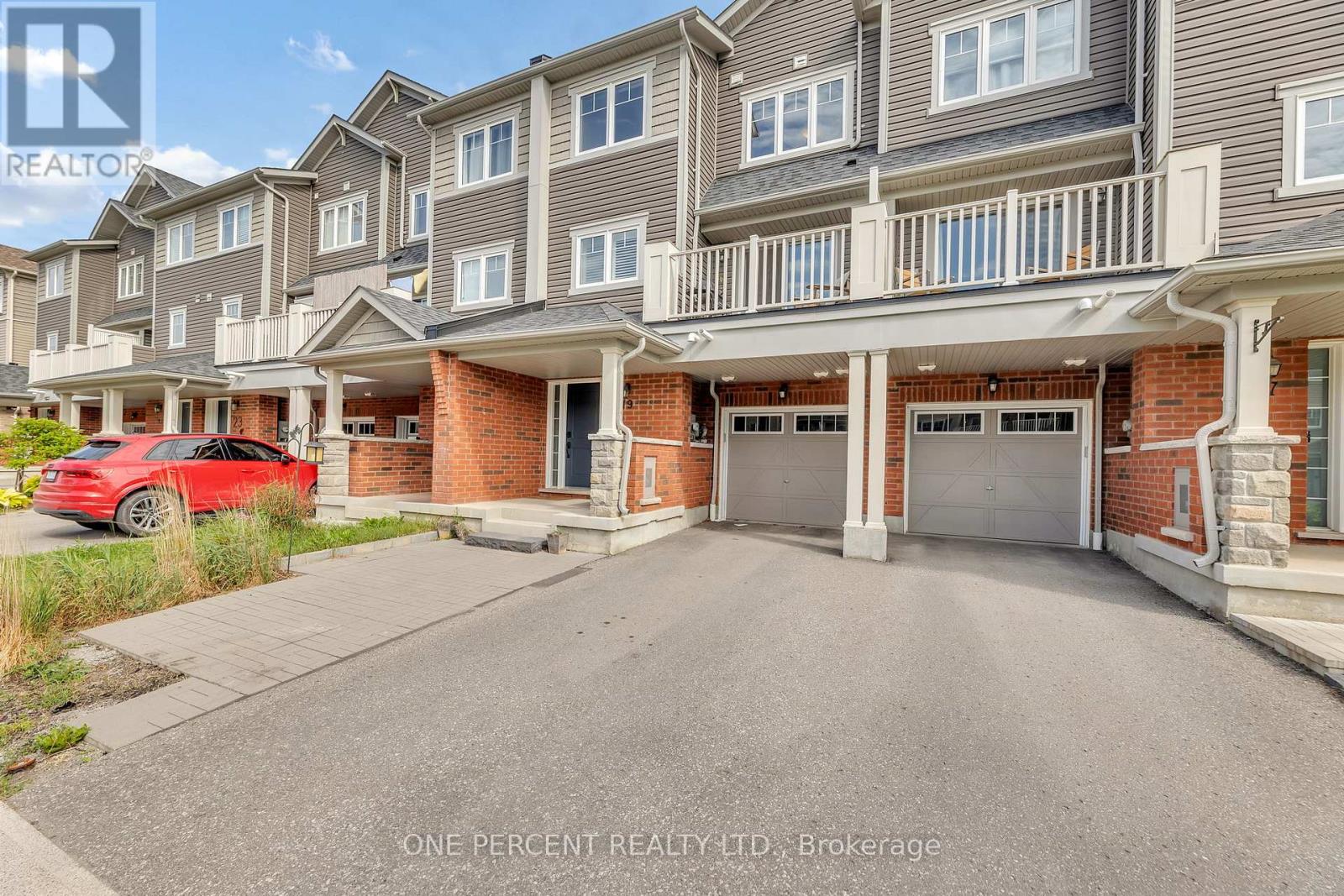 Townhouse at 19 NEARCO CRESCENT, Oshawa (Windfields)