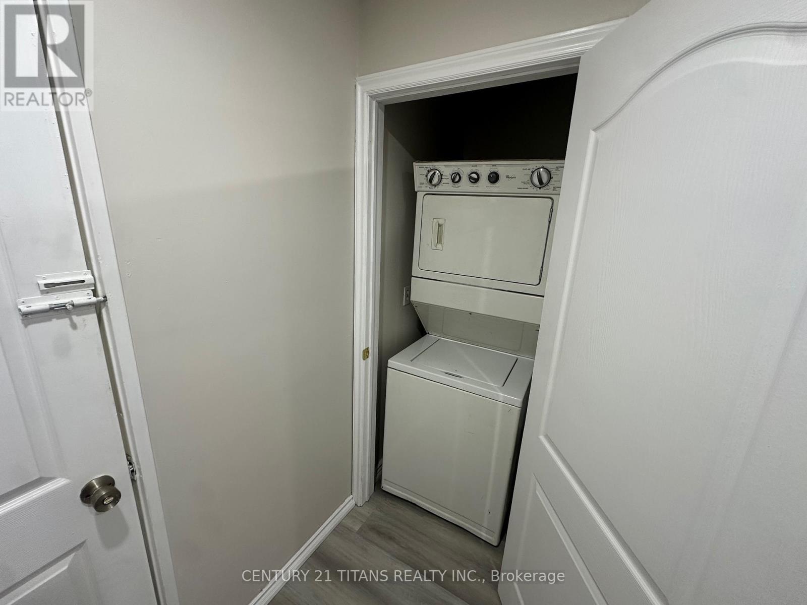 Detached at UPPER - 24 BAILEY CRESCENT, Toronto