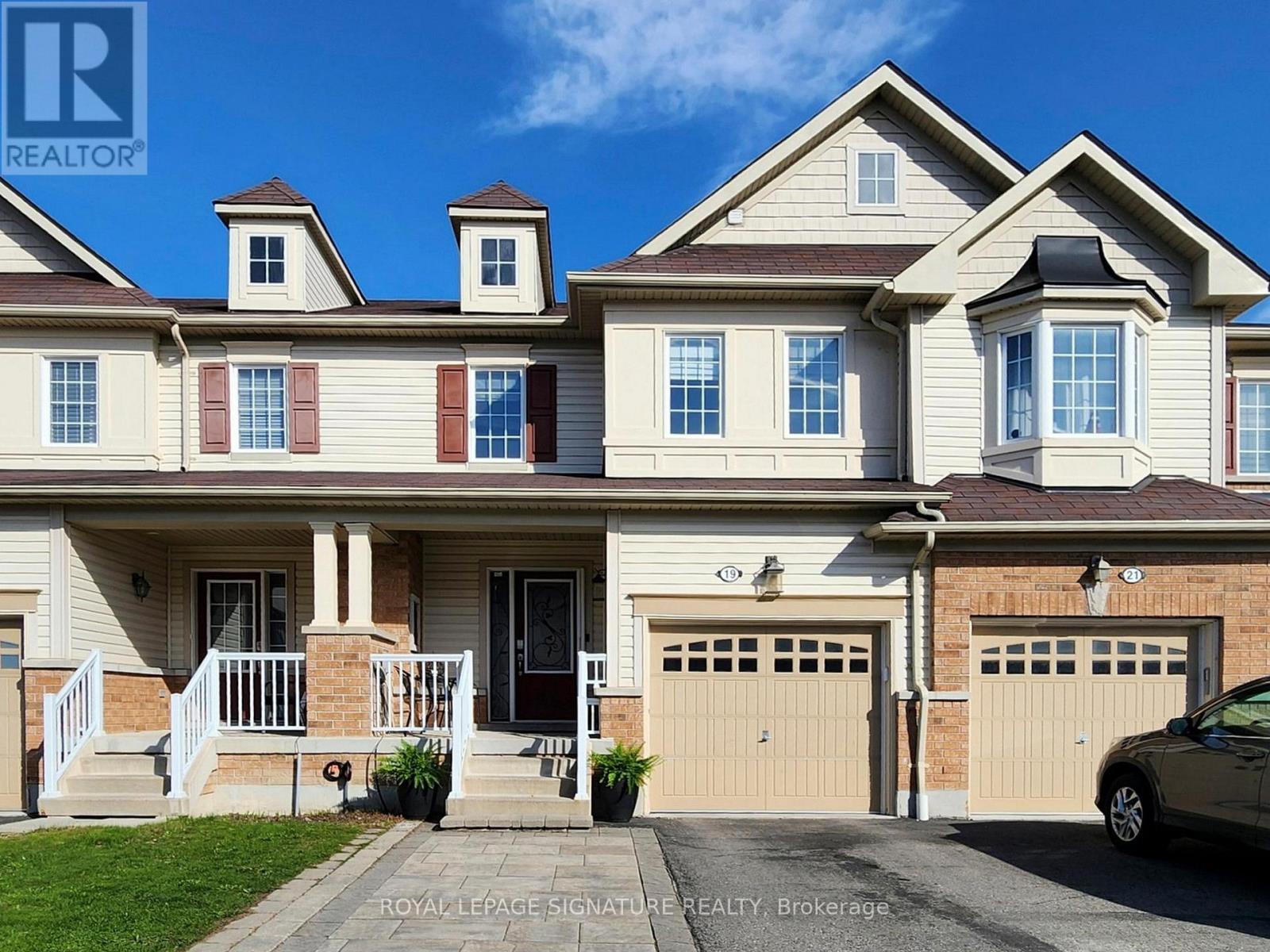 Townhouse at 19 GALLIMERE COURT, Whitby (Blue Grass Meadows)