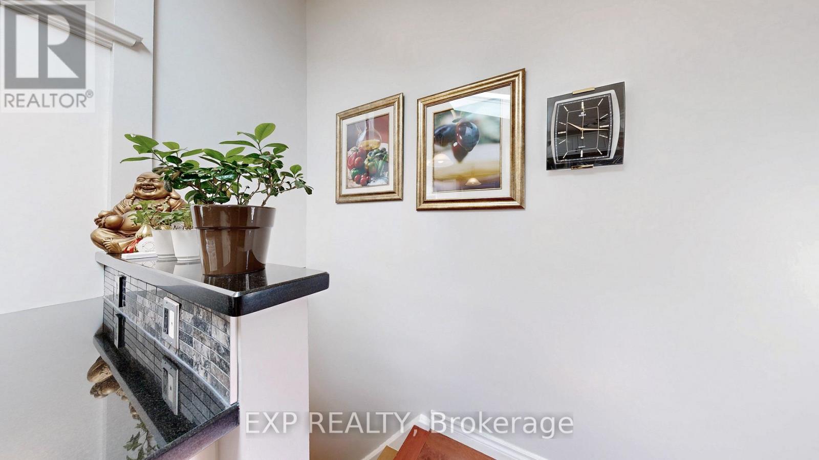 Detached at 6 ABBOTTSWOOD ROAD, Toronto