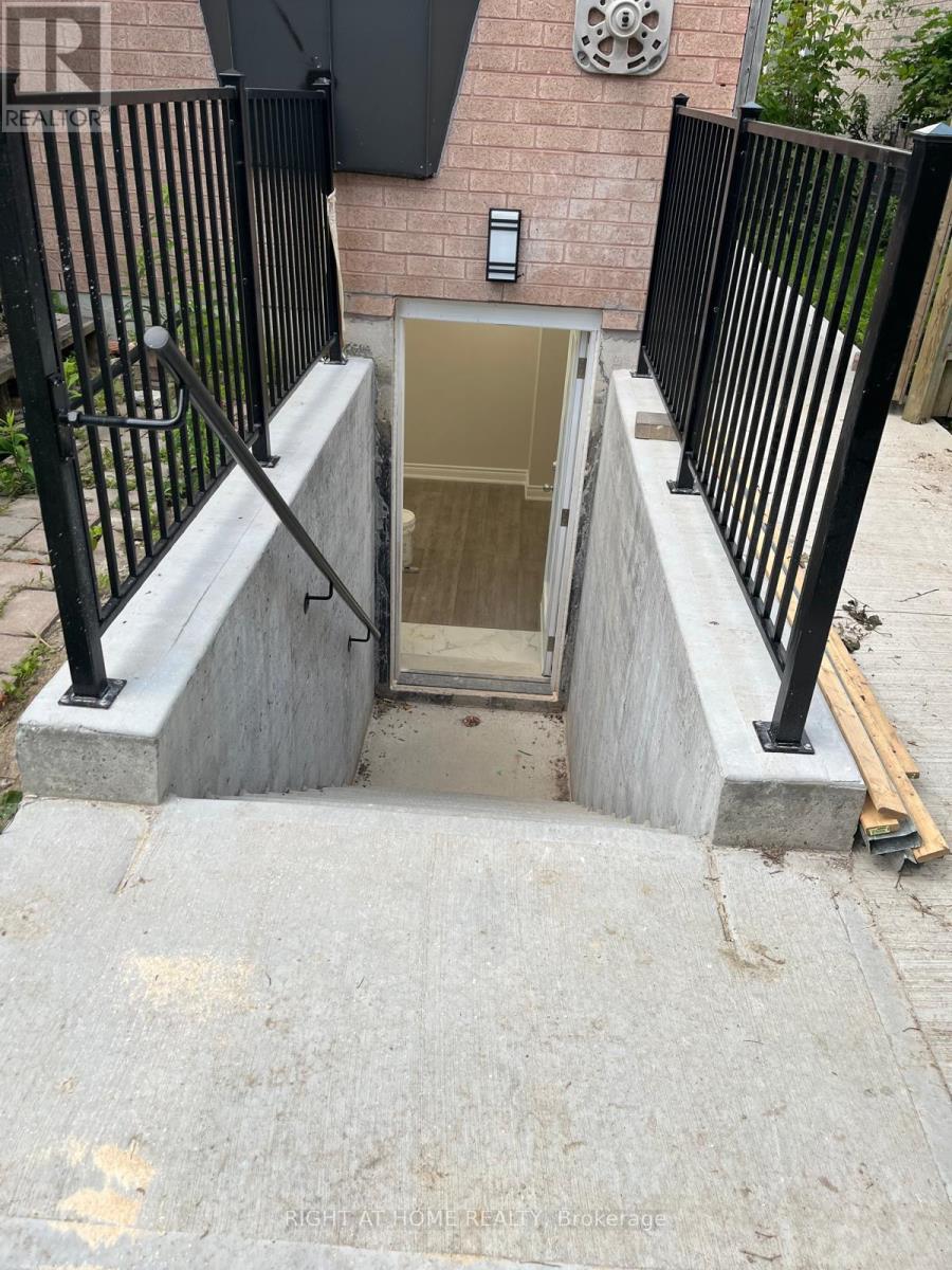 Detached at 9 ANNIE CRESCENT, Ajax (Central West)