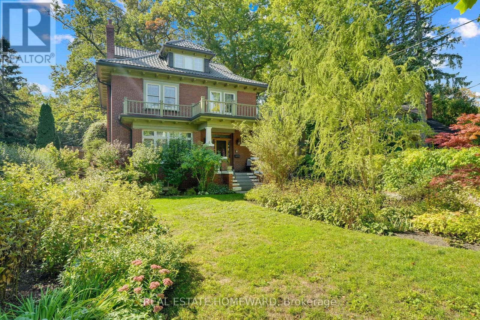Detached at 32 HOLLYWOOD CRESCENT, Toronto (Woodbine Corridor)