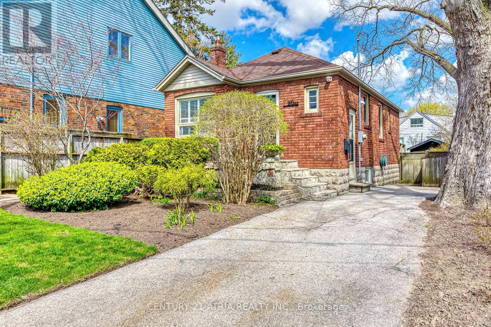 Detached at 20 1/2 EAST ROAD, Toronto (Birchcliffe-Cliffside)