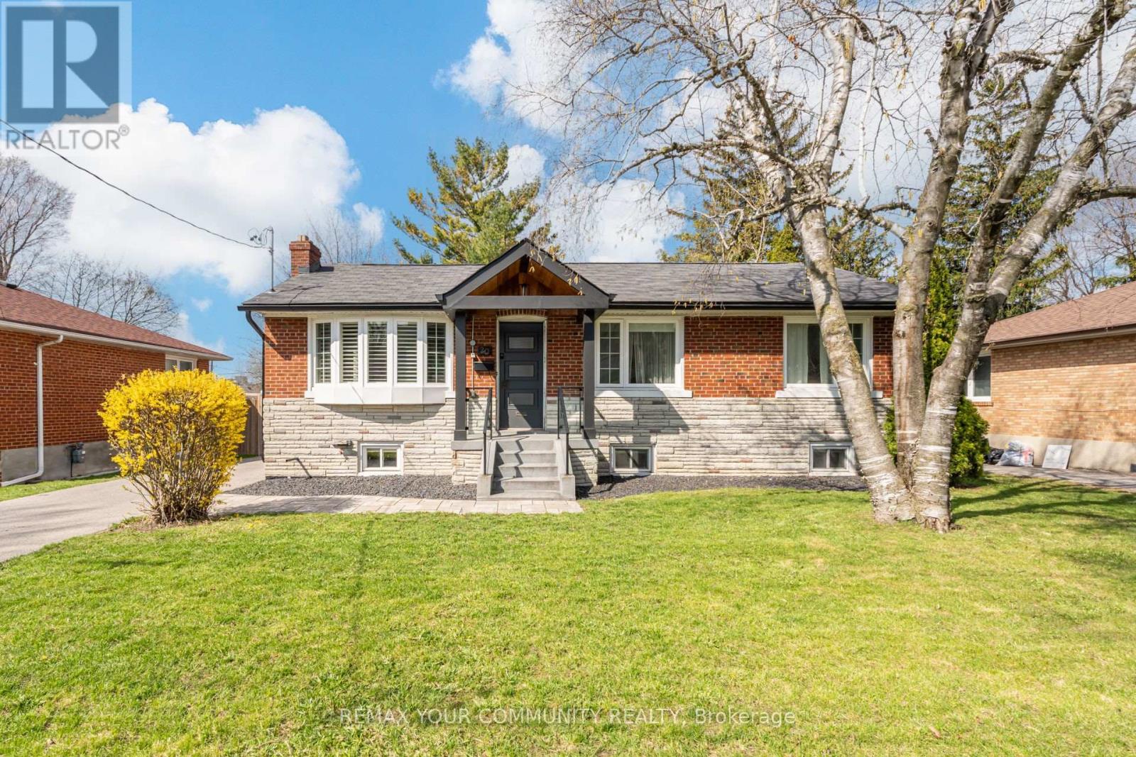 Detached at BSMT - 20 BONNY LYNN COURT, Toronto (Ionview)