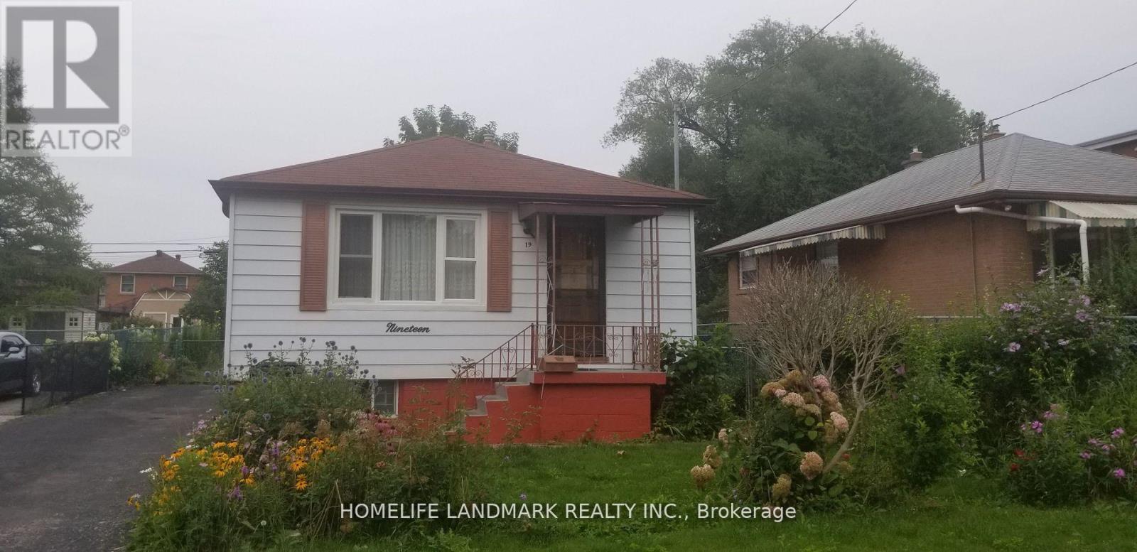 Detached at (FULL HOUSE) - 19 WINTERER AVENUE, Toronto (Kennedy Park)