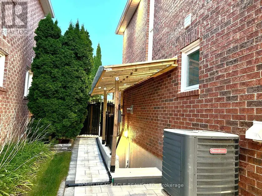 Detached at BSMT - 11 BERKSHIRE COURT, Whitby