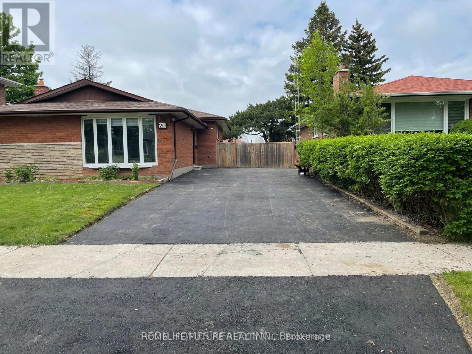 Detached at BSMT - 20 BLUEFIN CRESCENT, Toronto (Woburn)