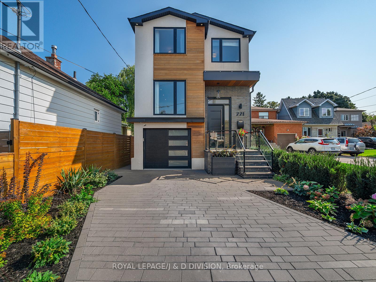 Detached at 221 VIRGINIA AVENUE, Toronto (Woodbine-Lumsden)