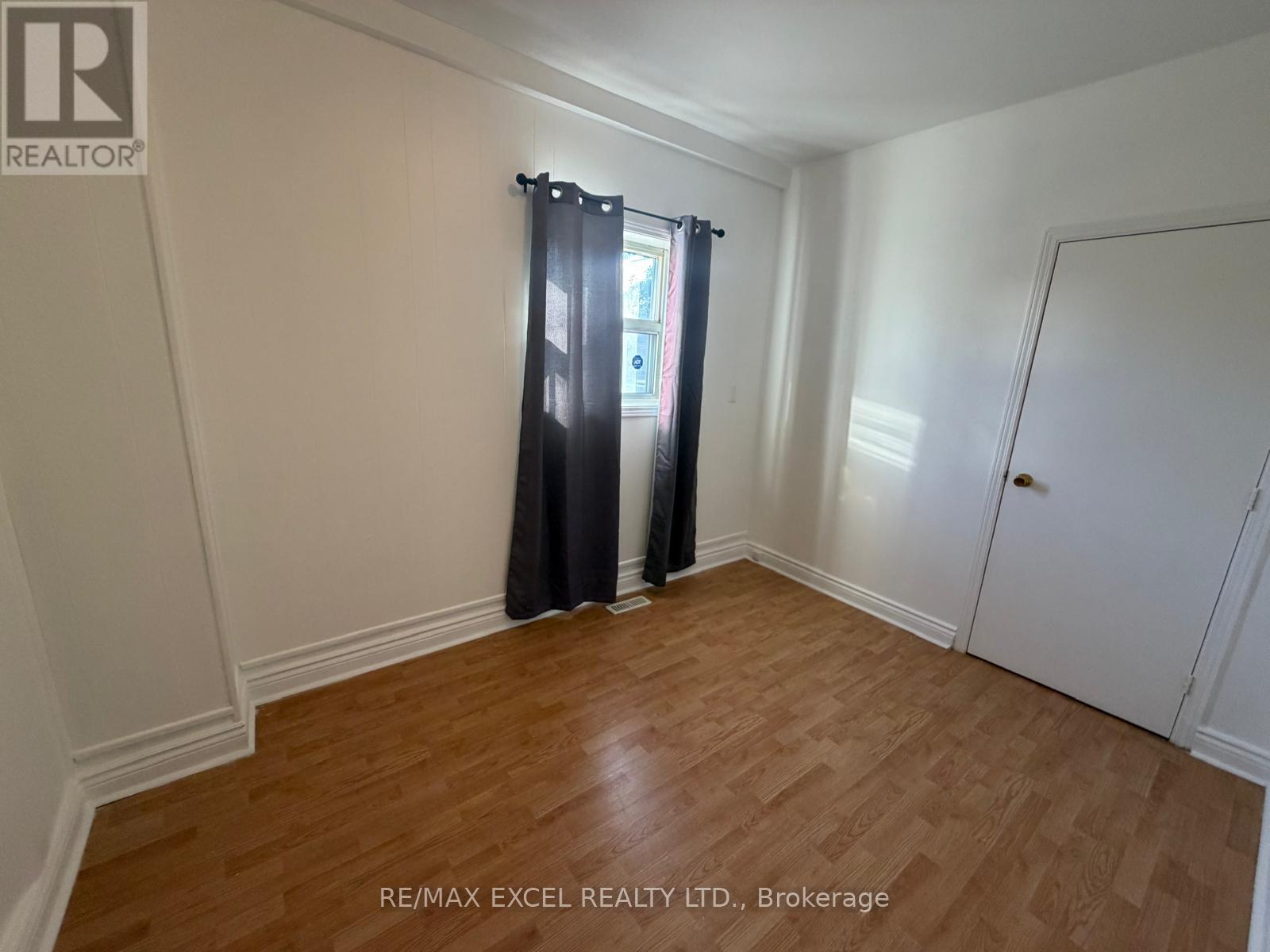 Detached at MAIN FLR & BSMT, Toronto (Oakridge)