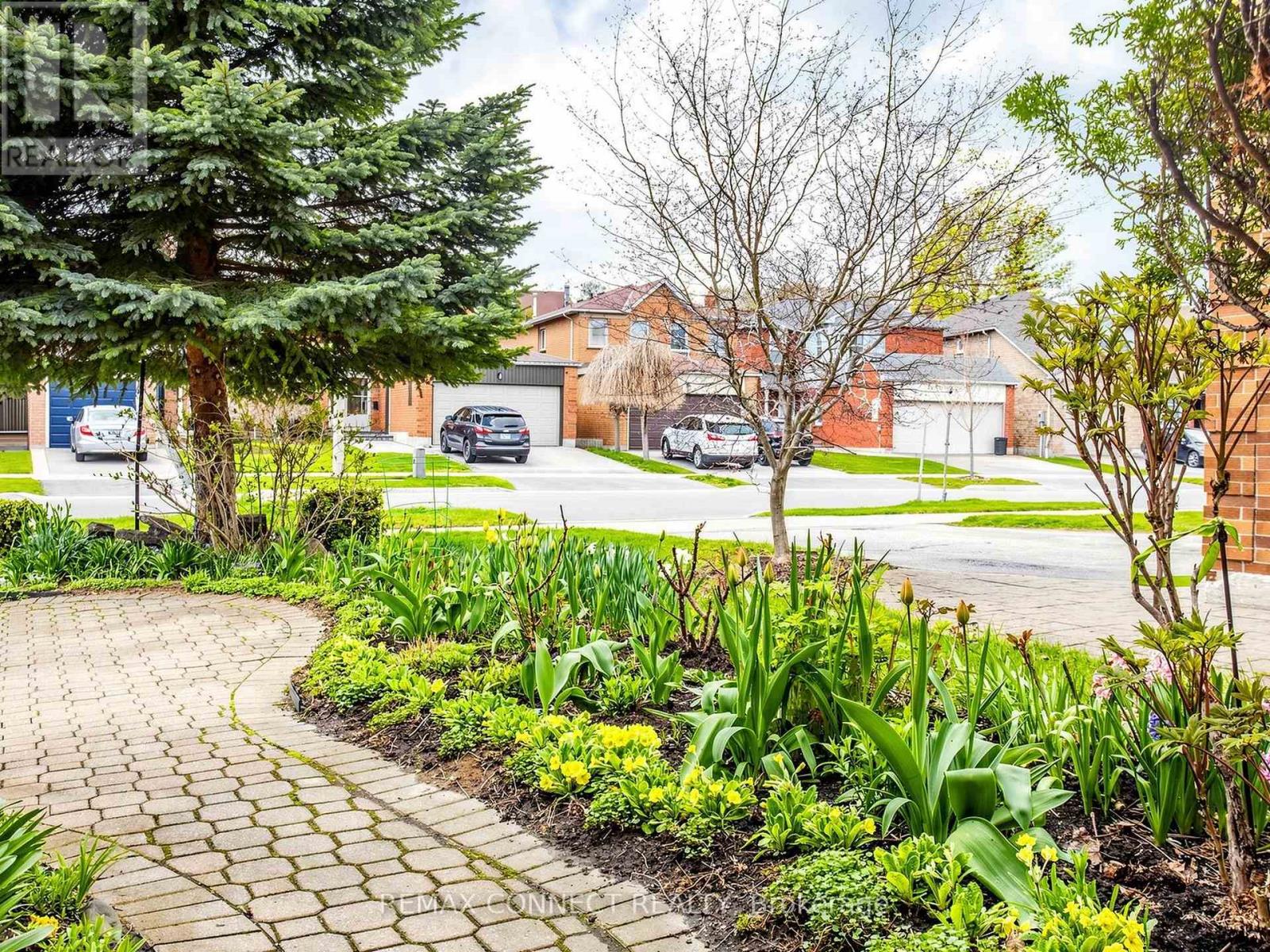 Detached at 60 STARSPRAY BOULEVARD, Toronto