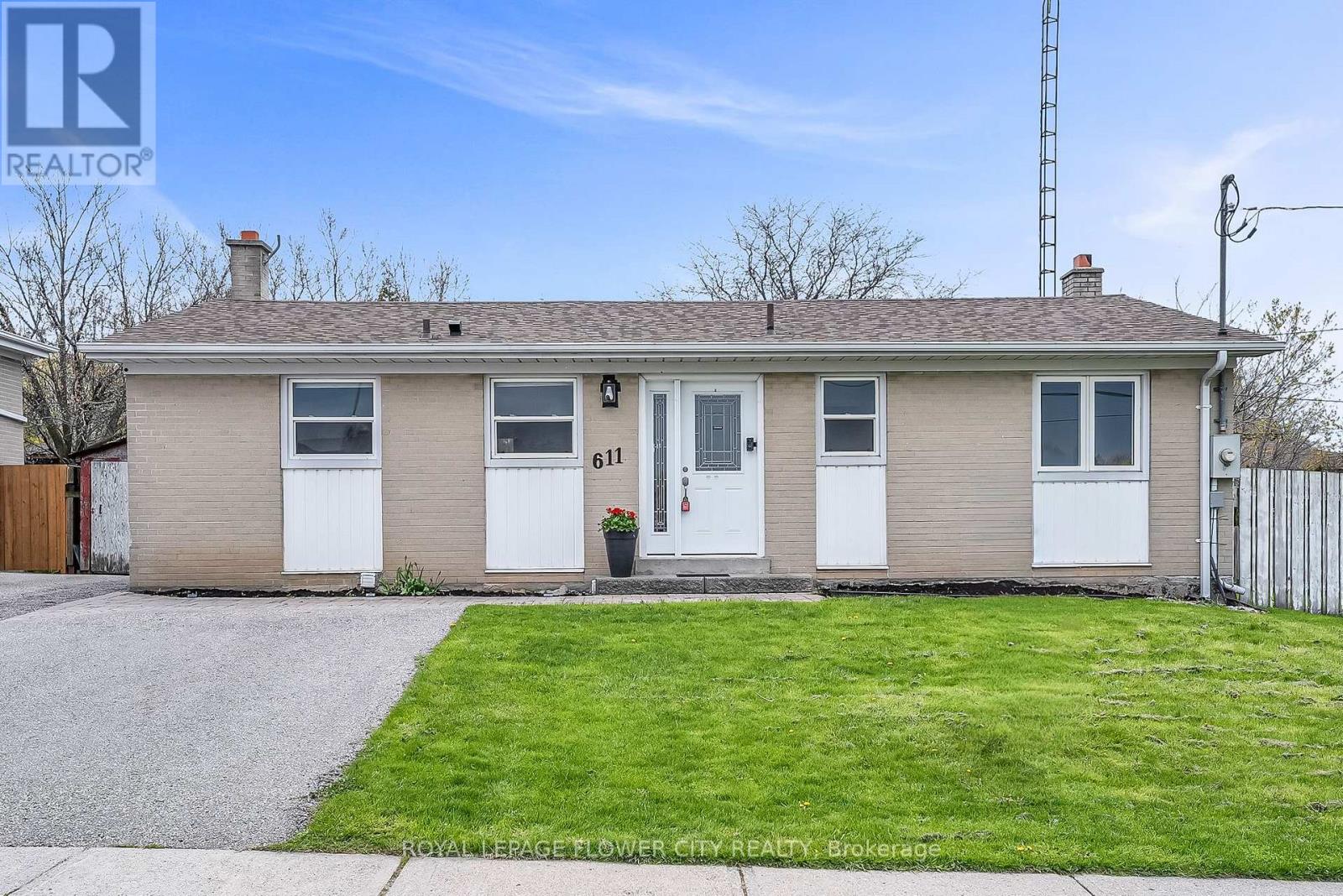 Detached at 611 HARRIET STREET, Whitby (Downtown Whitby)