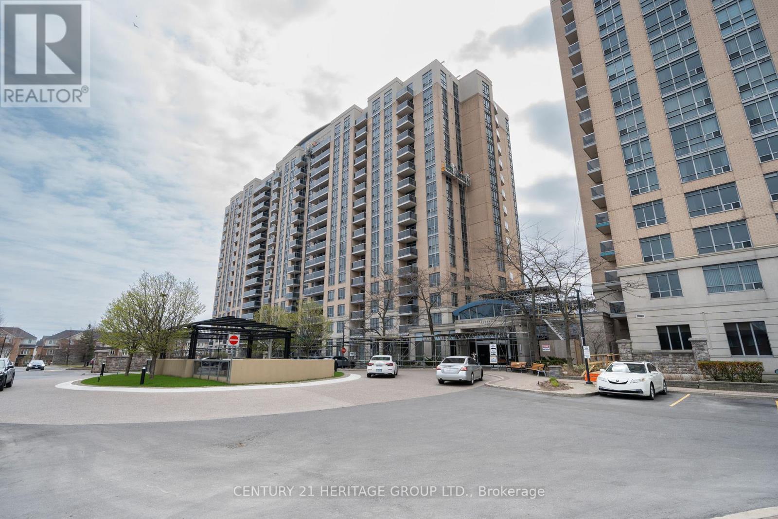 Apartment at 415 - 8 MONDEO DRIVE, Toronto (Dorset Park)