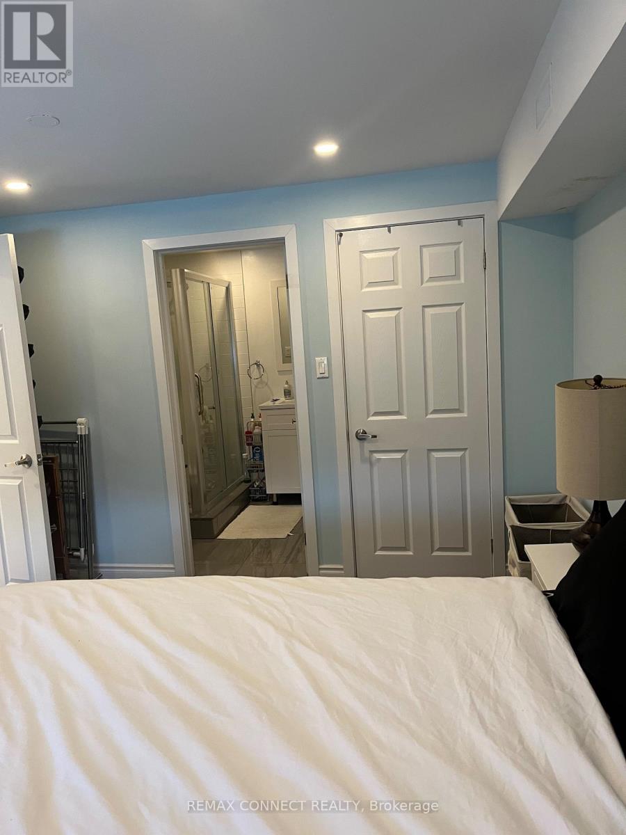 Multiplex at 1 - 685 WESTSHORE BOULEVARD S, Pickering