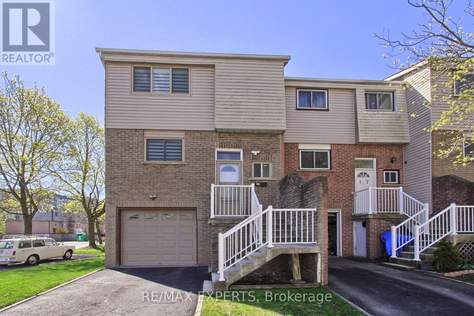 Townhouse at 16 - 1655 GETA CIRCLE, Pickering (Village East)