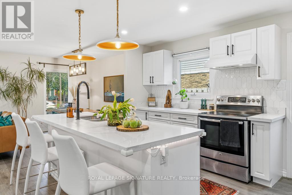 Detached at 33 COLTMAN CRESCENT, Toronto