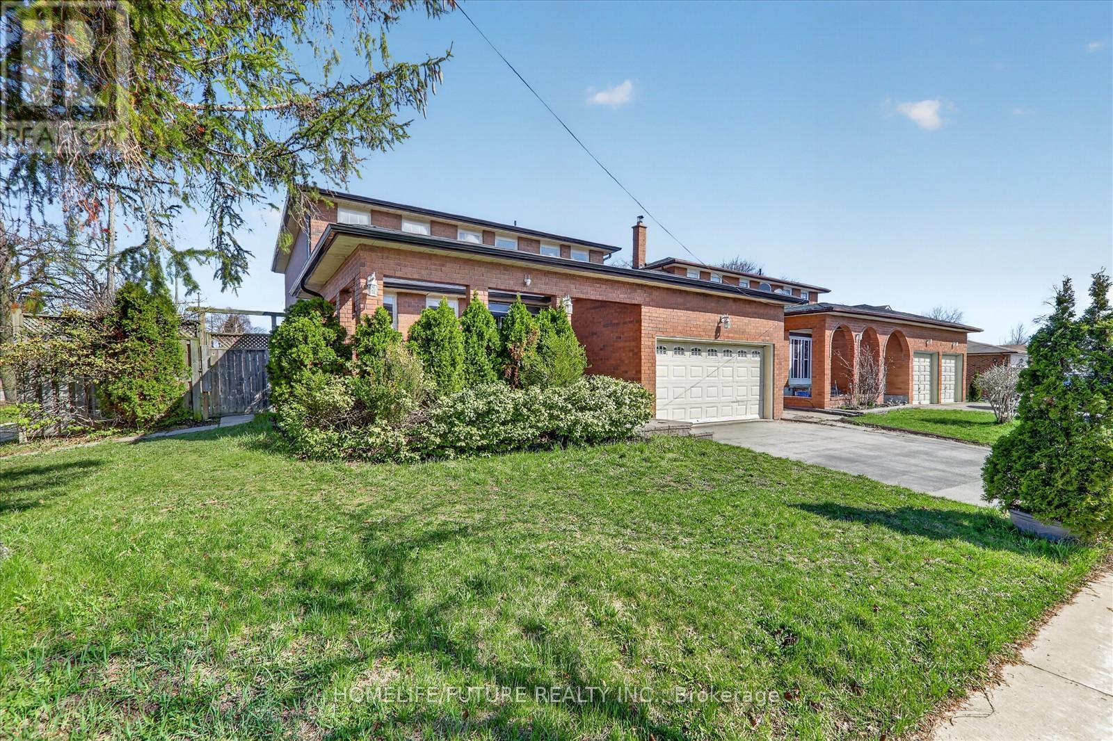 Detached at 2 LOVEL AVENUE, Toronto