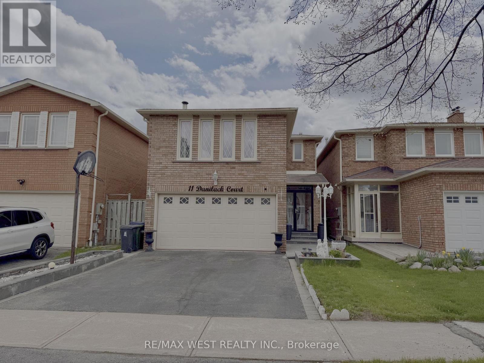 Detached at 11 DANILACK COURT, Toronto (Milliken)