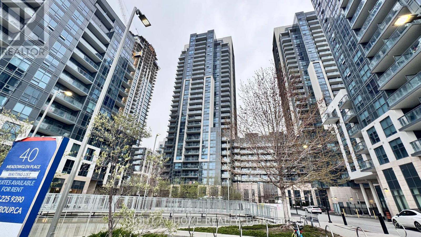 Apartment at 824 - 20 MEADOWGLEN PLACE, Toronto (Woburn)