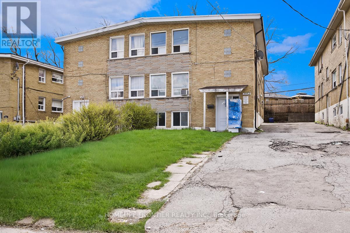Detached at 2953 LAWRENCE AVENUE E, Toronto