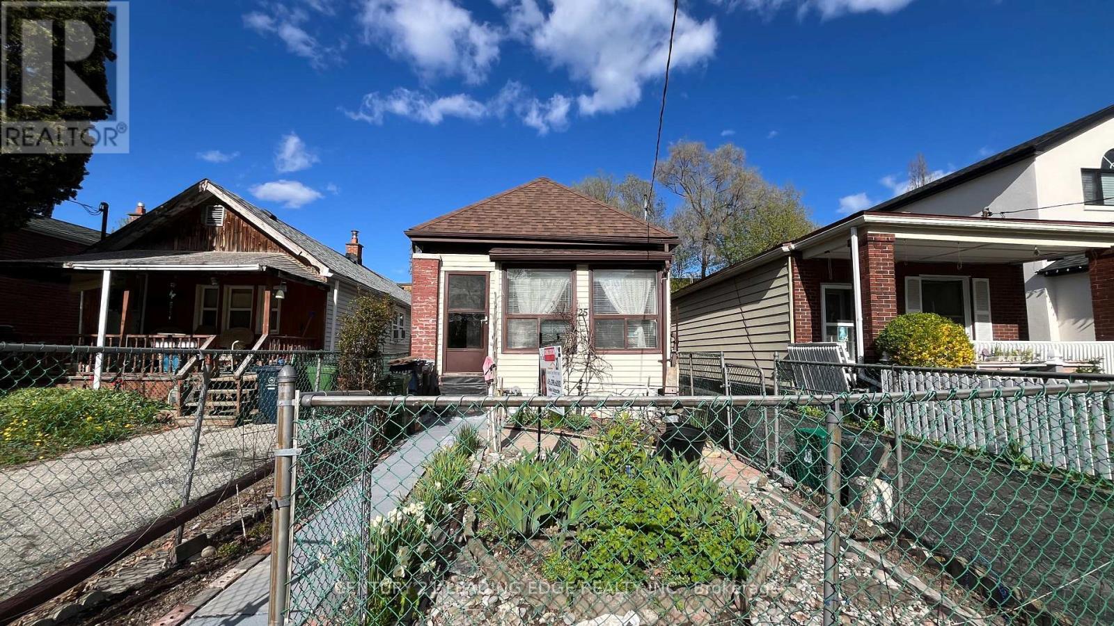 Detached at 25 MADELAINE AVENUE, Toronto (Oakridge)