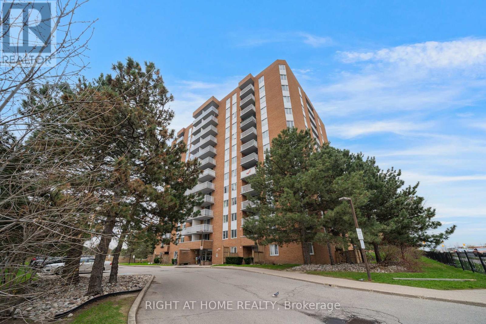 Apartment at 1005 - 15 SEWELLS ROAD, Toronto (Malvern)