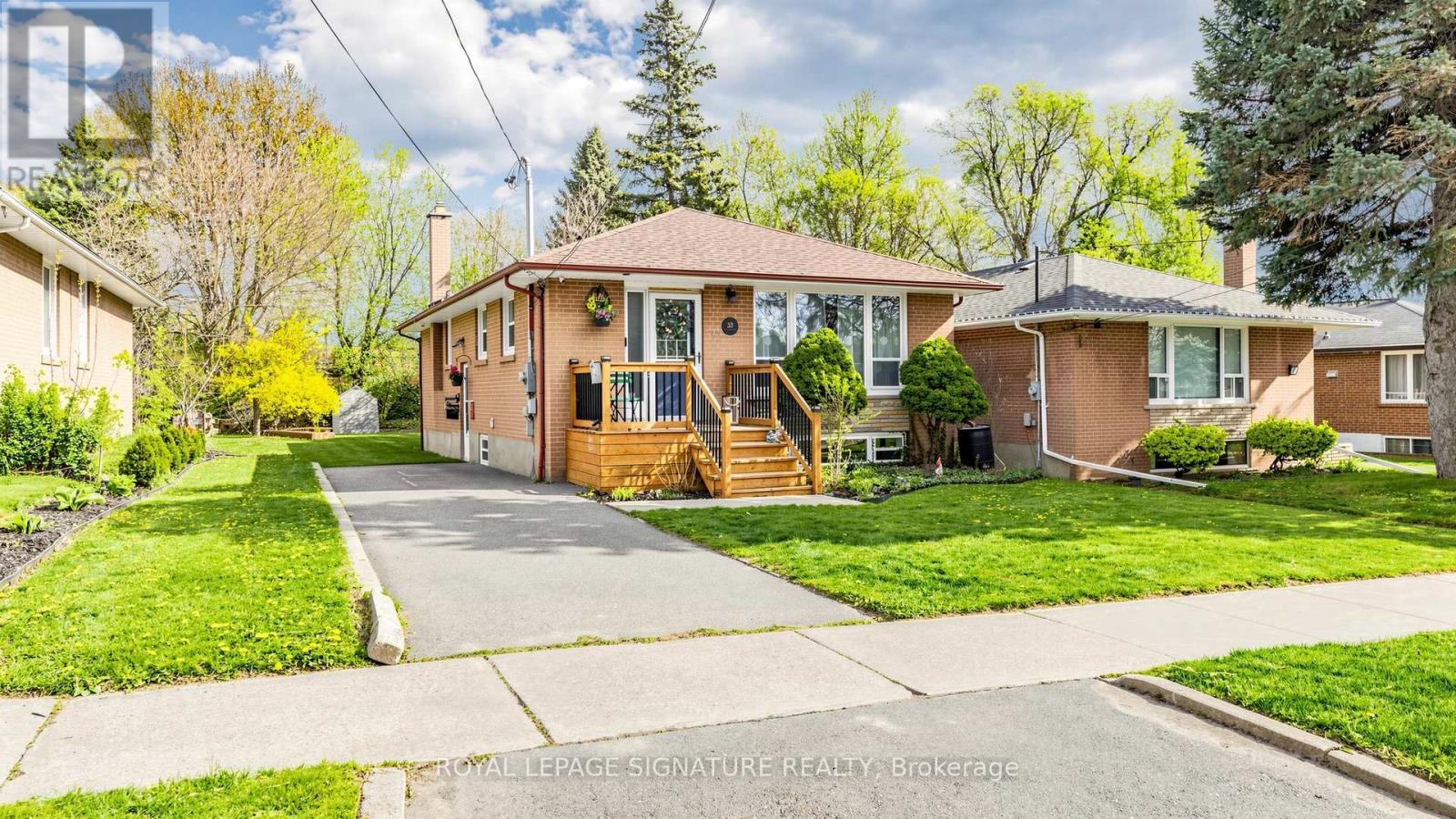 Detached at 33 NEAPOLITAN DRIVE, Toronto