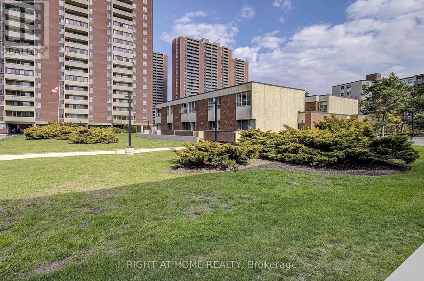 Townhouse at 409 - 8 CRESCENT TOWN ROAD, Toronto (Crescent Town)