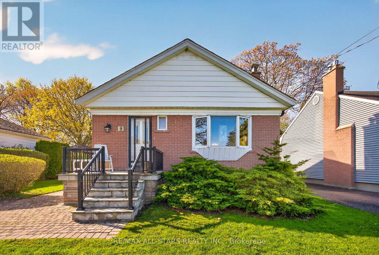 Detached at 9 MARTINDALE ROAD, Toronto (Cliffcrest)
