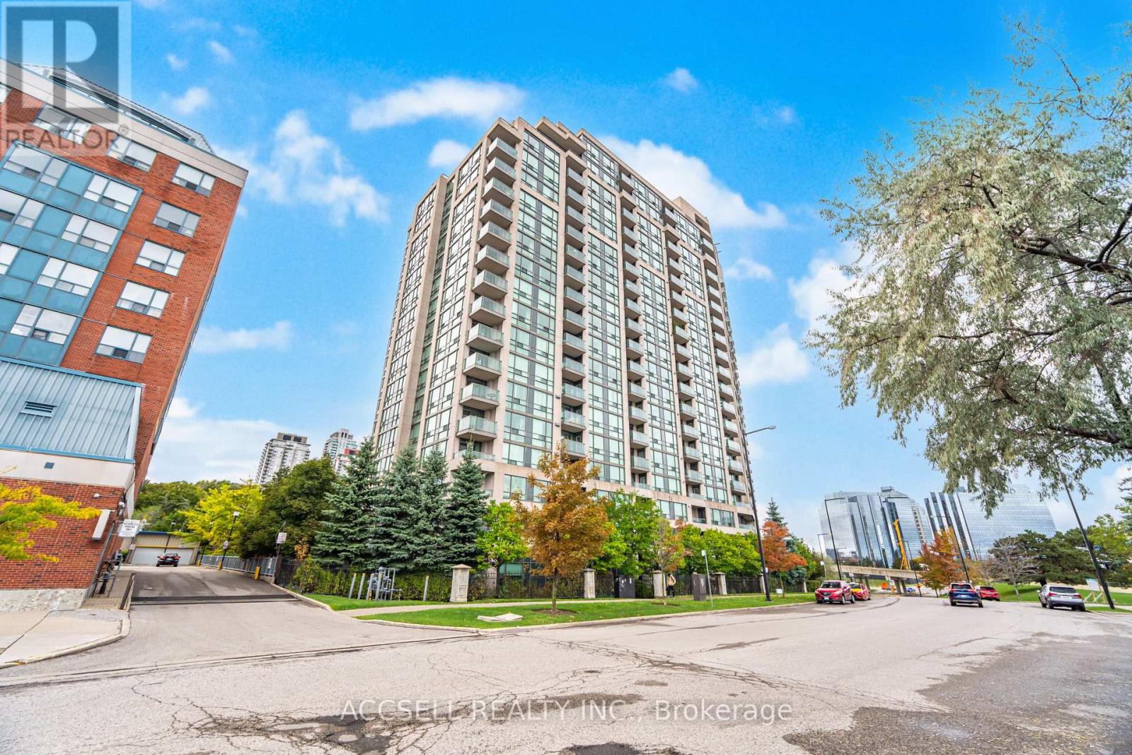 Apartment at 1015 - 68 GRANGEWAY AVENUE, Toronto (Woburn)