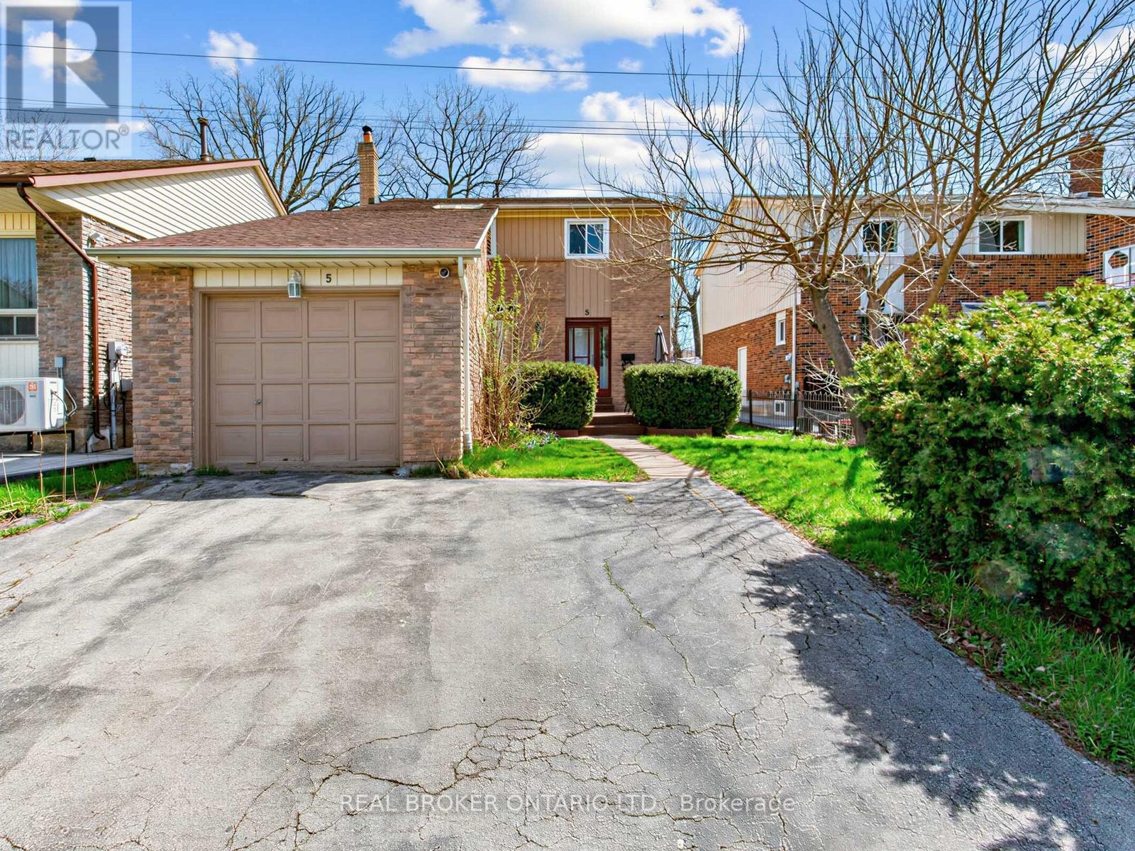 Detached at 5 FIREBRACE ROAD, Toronto (Steeles)