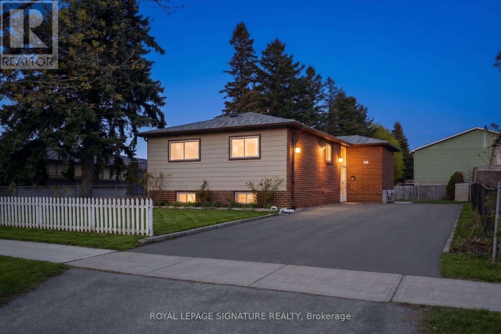 Detached at 33 CROW TRAIL, Toronto (Malvern)