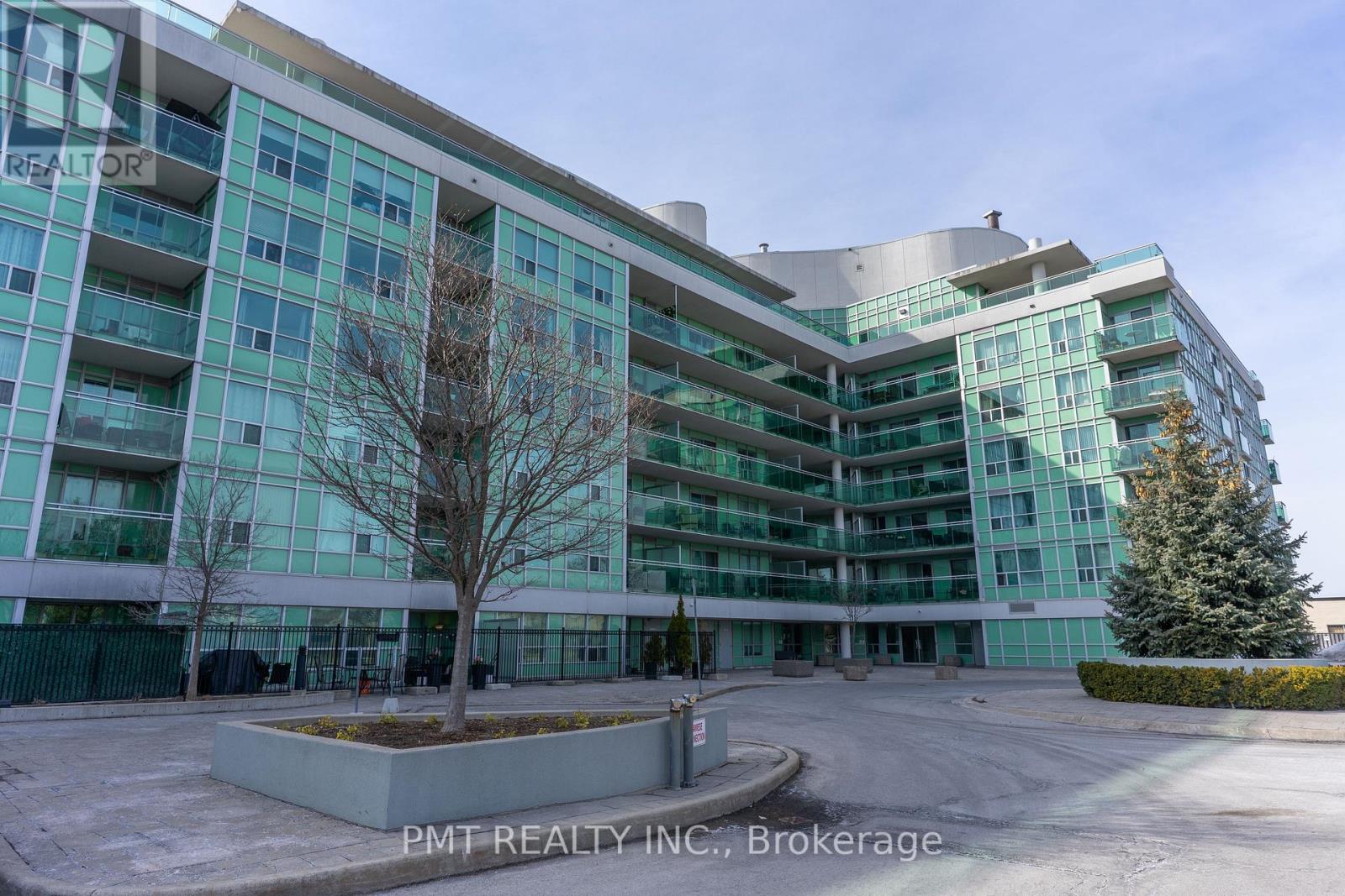Apartment at 111 - 60 FAIRFAX CRESCENT, Toronto (Clairlea-Birchmount)