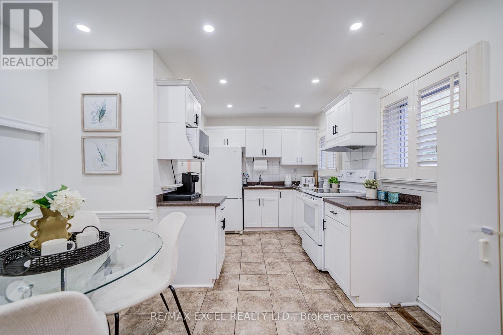Detached at 71 VAUXHALL DRIVE, Toronto