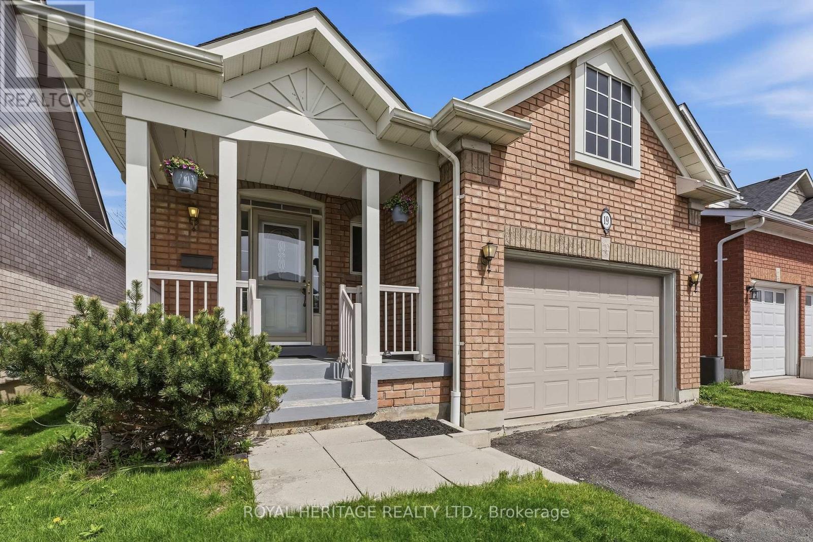 Detached at 19 FITZPATRICK COURT, Whitby (Brooklin)