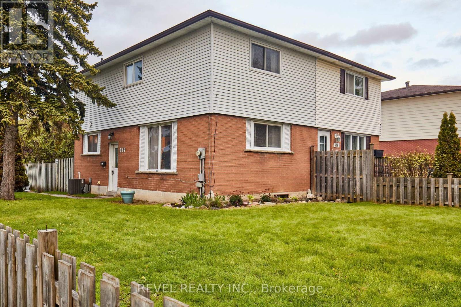 Semi-Detached/Link at 689 GIBB STREET, Oshawa (Vanier)