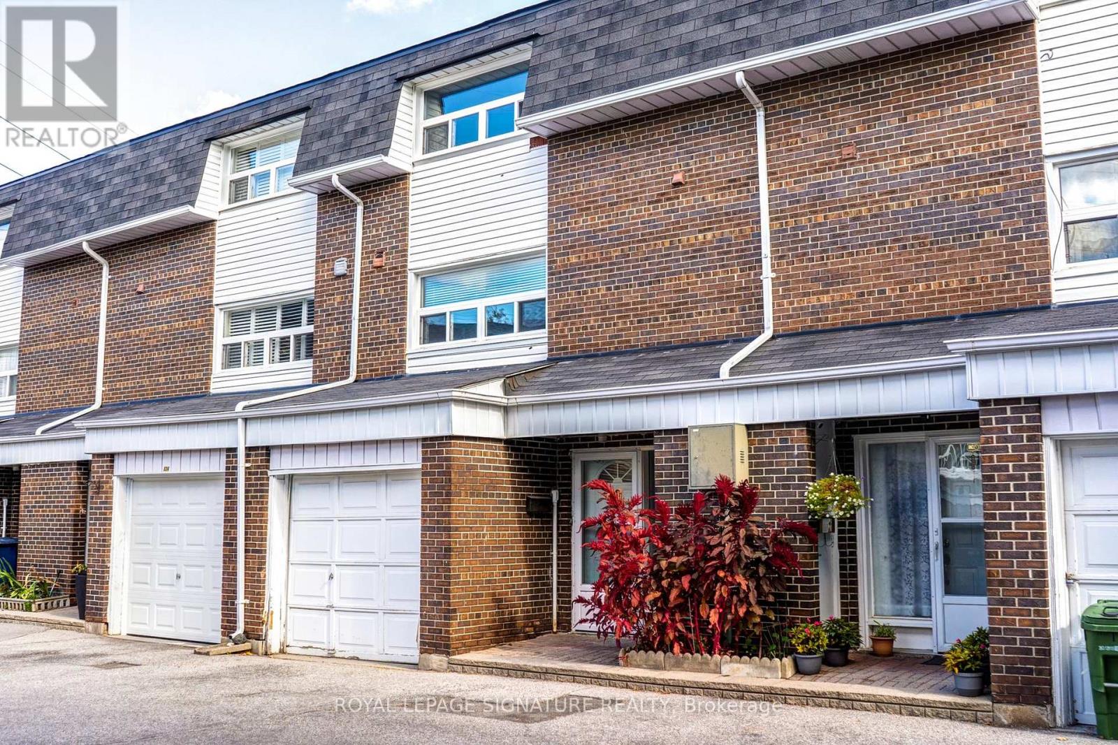 Townhouse at 122 PURPLEDUSK TRAIL, Toronto (Morningside)