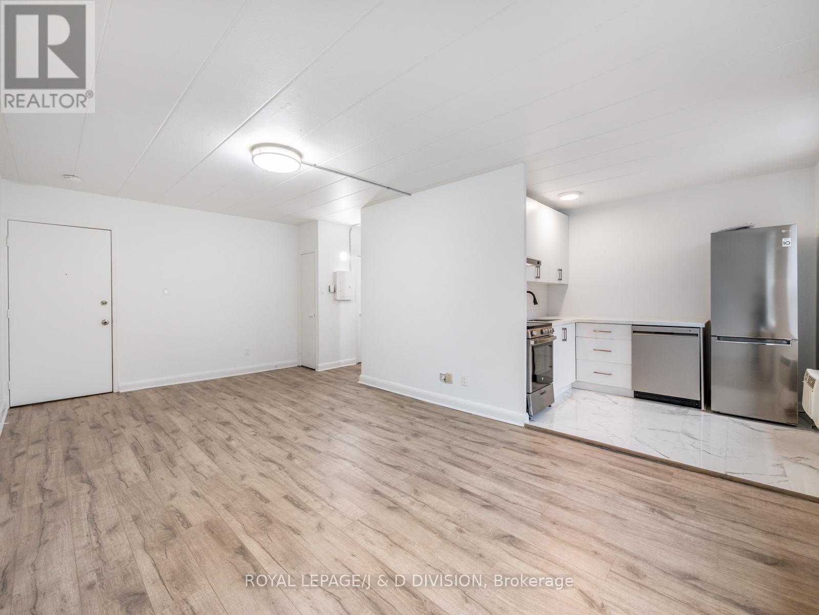 Apartment at 102 - 325 SAMMON AVENUE, Toronto (Danforth Village-East York)