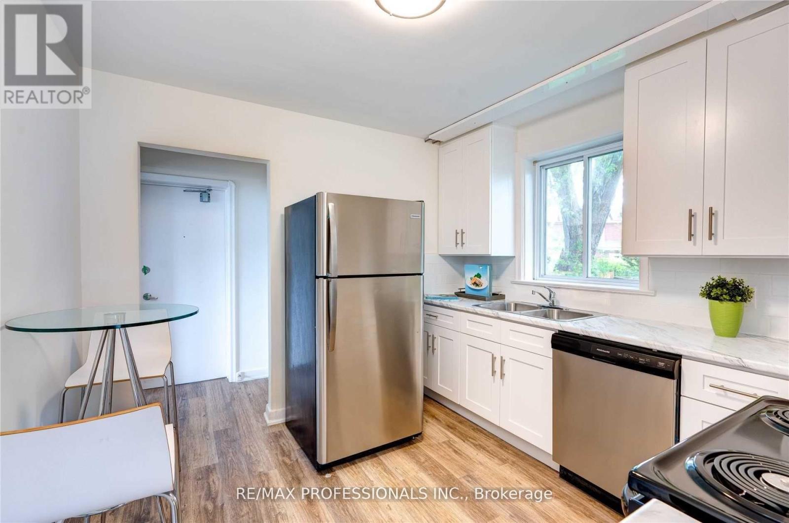 Multiplex at 4 - 284 GLEDHILL AVENUE, Toronto
