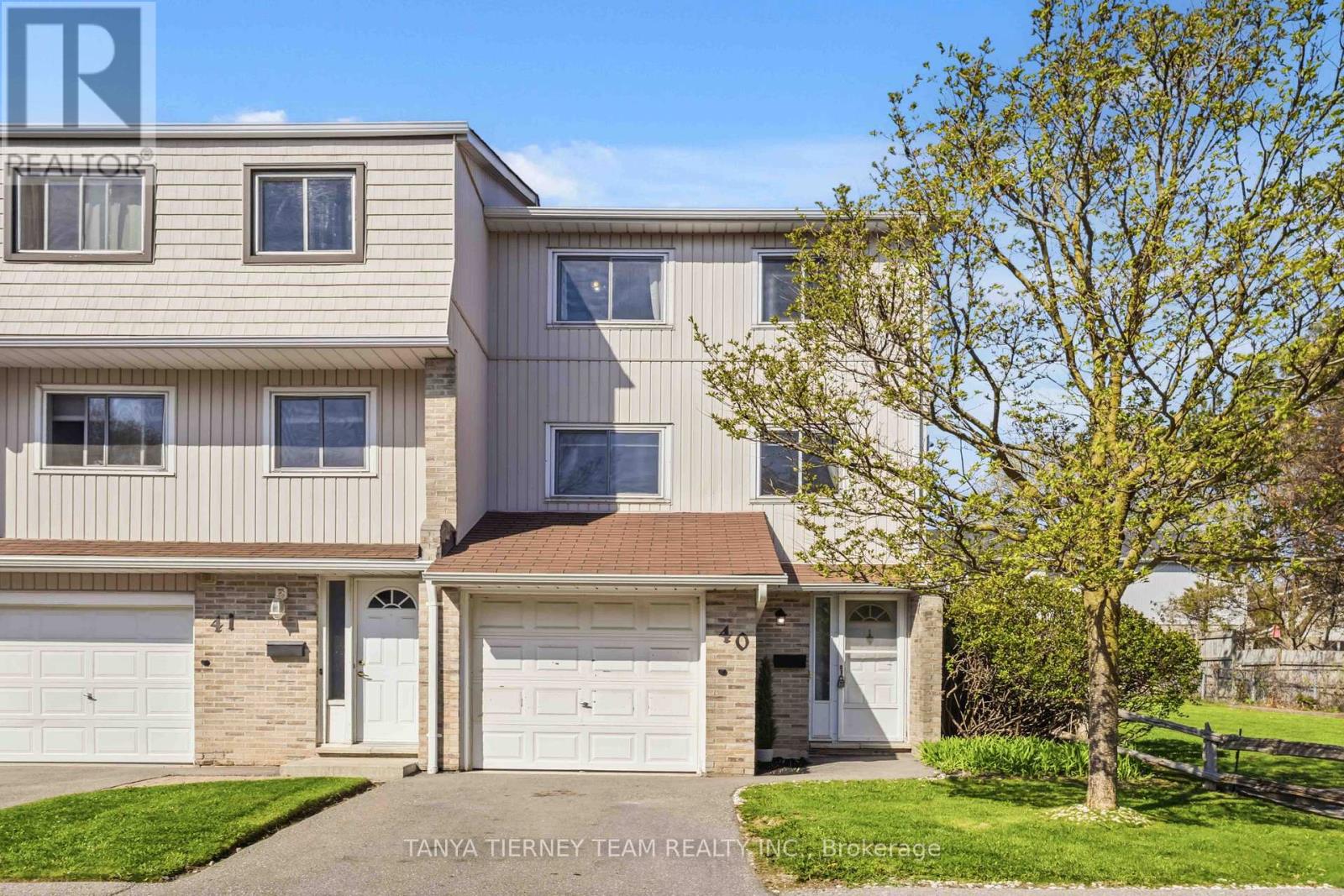 Townhouse at 40 - 1975 ROSEFIELD ROAD, Pickering (Liverpool)